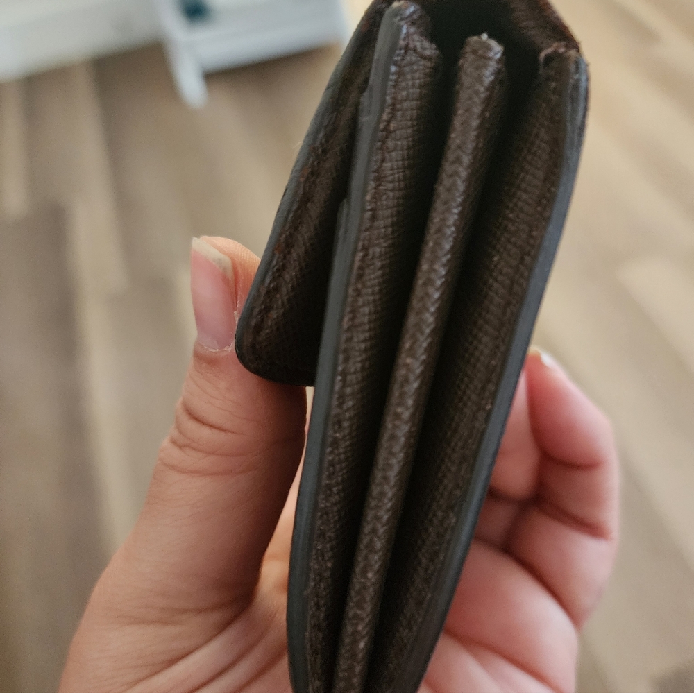 LV Damier Ebene Sarah Wallet - Picture 15 of 16